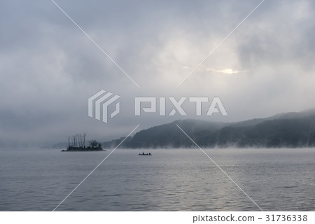Ferryboat, Two Heads, Yangsuri, Yangpyeong-gun, Gyeonggi-do 31736338
