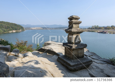 Yeoju Shinryuksa three-story pagoda, Sinleuksa, Bongmyungsan, Namhan river, Yeoju city, Gyeonggi-do Yeoju Shinryuksa three-story pagoda, Sinleuksa, Bongmyungsan, Namhan river, Yeoju city, Gyeonggi-do 31736366