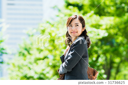 Business woman (fresh green) 31736625