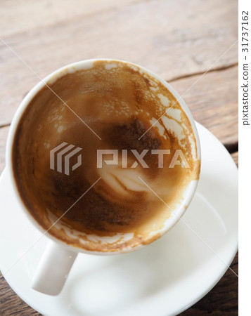 Empty coffee in the cup Empty coffee in the cup 31737162