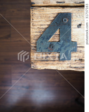 Metal of number four Metal of number four 31737163