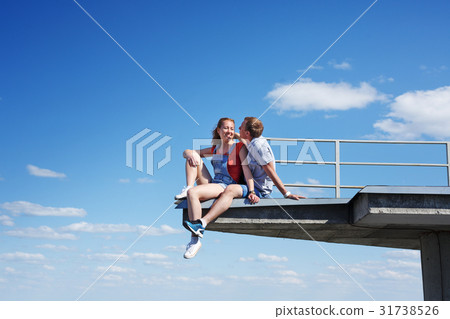 Couple of roofers in love Couple of roofers in love 31738526