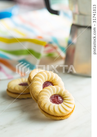 Sweet biscuits with jam. 31741813