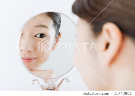 年輕的女士(美女形象,手鏡) 年輕的女士(美女形象,手鏡) 31743901