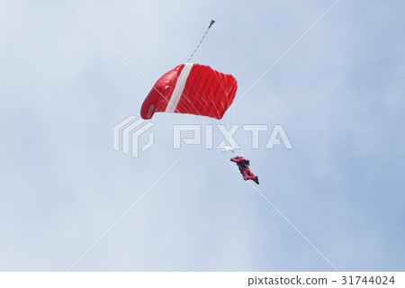 parachute 31744024