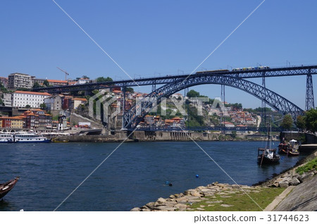Don Lewis I bridge and Douro River in Portugal Porto Don Lewis I bridge and Douro River in Portugal Porto 31744623