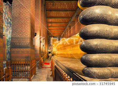Bangkok, Thailand - November 18, 2014 Reclining Buddha in Wat P Bangkok, Thailand - November 18, 2014 Reclining Buddha in Wat P 31745945