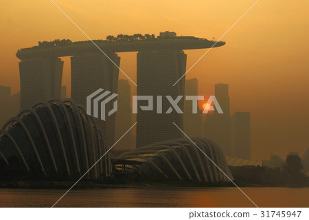 Singapore - September 19, 2014 Marina Bay Sands at sunset Singapore - September 19, 2014 Marina Bay Sands at sunset 31745947