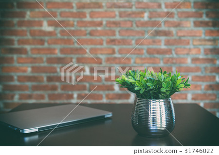 Artificial small tree in an aluminum flower pot Artificial small tree in an aluminum flower pot 31746022