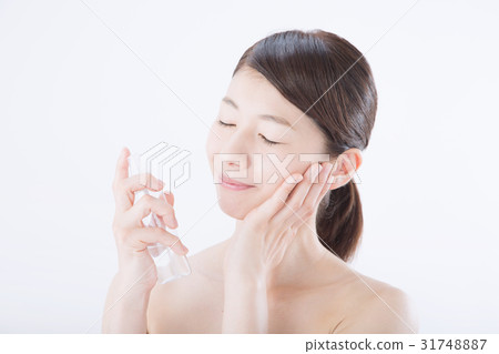 年輕的女士（美女形象，噴霧瓶） 31748887