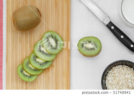 Cooking health breakfast with fresh sliced kiwi Cooking health breakfast with fresh sliced kiwi 31748941
