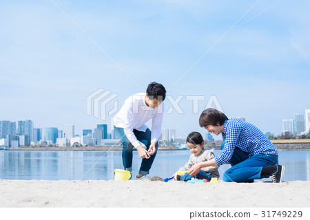 Family seaside Family seaside 31749229