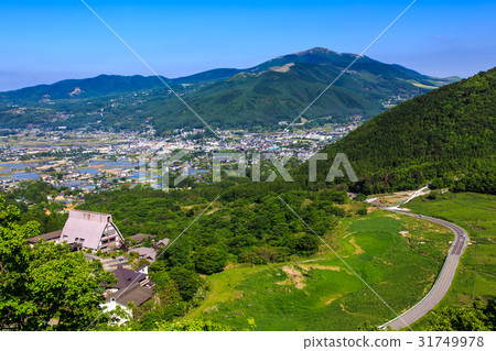 A view from the Yufutsu Wakata Plateau of the fresh green 31749978