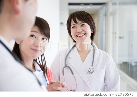 Doctor nurse team 31750575