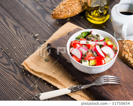 Colorful vegetable salad bowl Colorful vegetable salad bowl 31750654