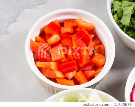 Mix of vegetable bowls for salad or snacks Mix of vegetable bowls for salad or snacks 31750676