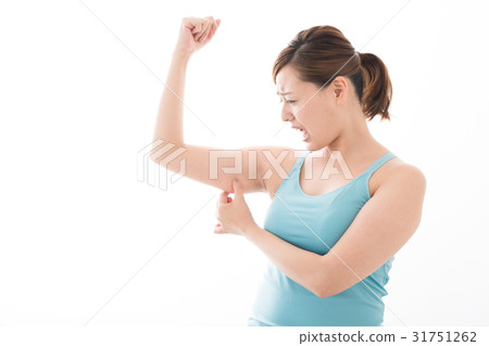A woman whose upper arm is anxious A woman whose upper arm is anxious 31751262