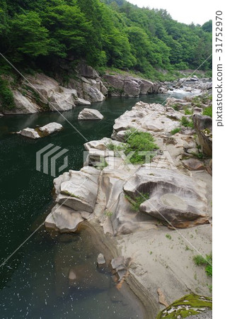 Shinshu Kisoji's scenic backyard sleeping (undulating) Downstream of the bed of sleeping Shinshu Kisoji's scenic backyard sleeping (undulating) Downstream of the bed of sleeping 31752970