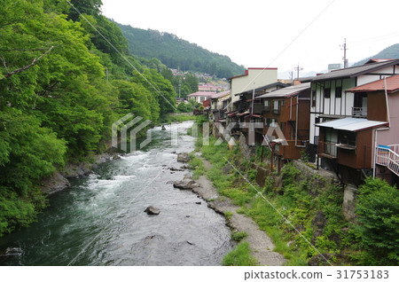 Shinshu Kisoji Road Kiso river at Kiso Fukushima and houses of a cliff store built (cliff and making) 31753183