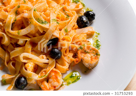 integral tagliatelle with shrimp and leek integral tagliatelle with shrimp and leek 31753293