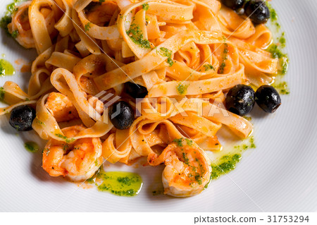 integral tagliatelle with shrimp and leek integral tagliatelle with shrimp and leek 31753294