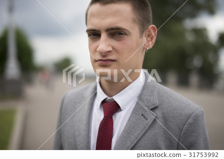 young businessman in suit 31753992