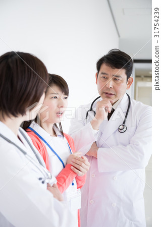 Doctor nurse team Doctor nurse team 31754239