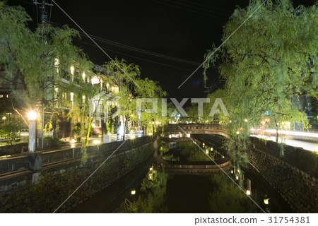 Night view of Kinosaki hot spring Night view of Kinosaki hot spring 31754381