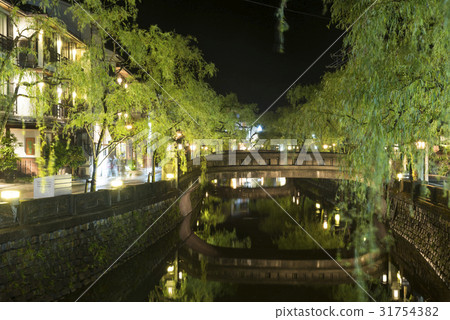 Night view of Kinosaki hot spring Night view of Kinosaki hot spring 31754382