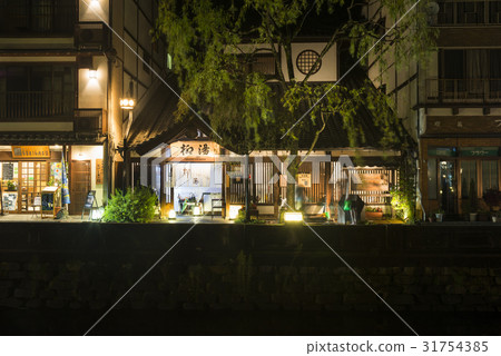 Night view of Kinosaki hot spring Night view of Kinosaki hot spring 31754385