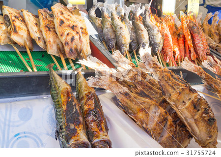 Fresh fish market 31755724