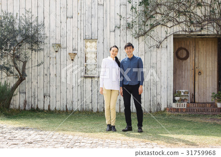 Young couple garden Young couple garden 31759968