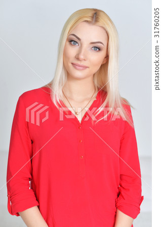 beautiful woman posing 31760205