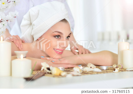 girl lying down on a massage bed 31760515