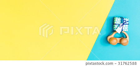 Toy car carrying gifts 31762588