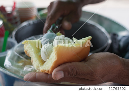 Scooping coconut Ice-cream on bread 31763802