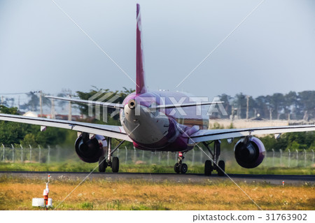 Jet injected passenger plane (take-off preparation) Jet injected passenger plane (take-off preparation) 31763902