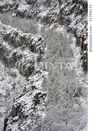 snow-covered slopes of the granite quarry 31764231