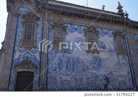 葡萄牙波爾圖的Azulejo是一座美麗的卡爾莫教堂 31766227