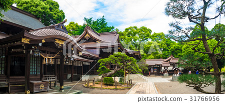 Izumi Shrine _ Suizenji Jojuen _ Momoyama style strolling garden centered on a pond created by the abundant Aso underground water 31766956