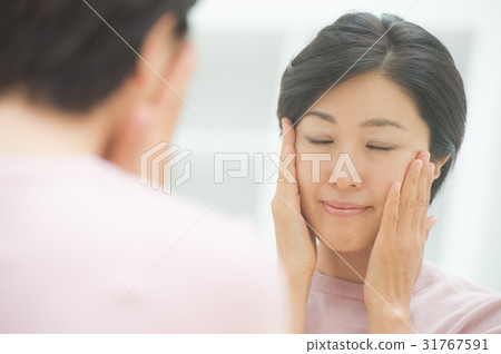 Skin care middle-aged women 31767591