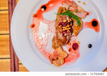 Grilled meat medallions Grilled meat medallions 31768967
