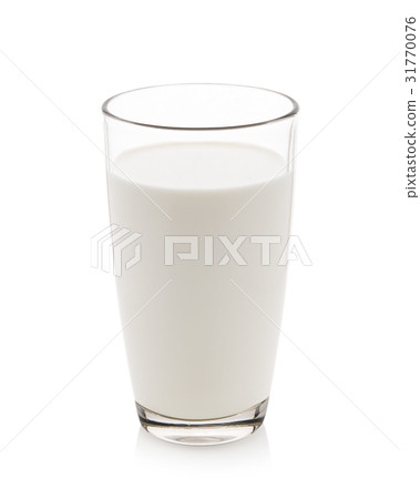 Glass of milk isolated on white 31770076