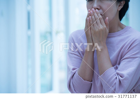 女人患感冒 31771137