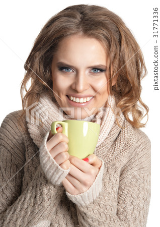 beautiful woman holding cup  31771336