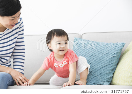 Children and mothers 31771767