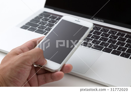 Smartphone and laptop computer 31772020