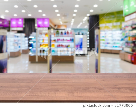 Blurred beauty store entrance area 31773000