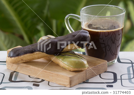 Eclair and black coffee 31774403