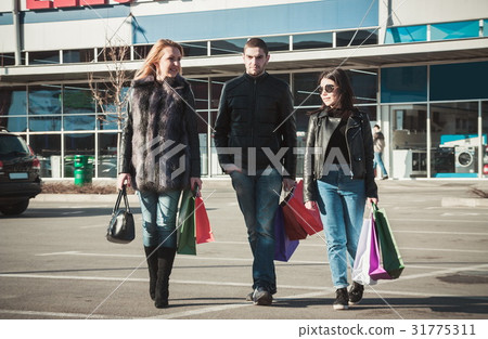 Happy friends making shopping Happy friends making shopping 31775311